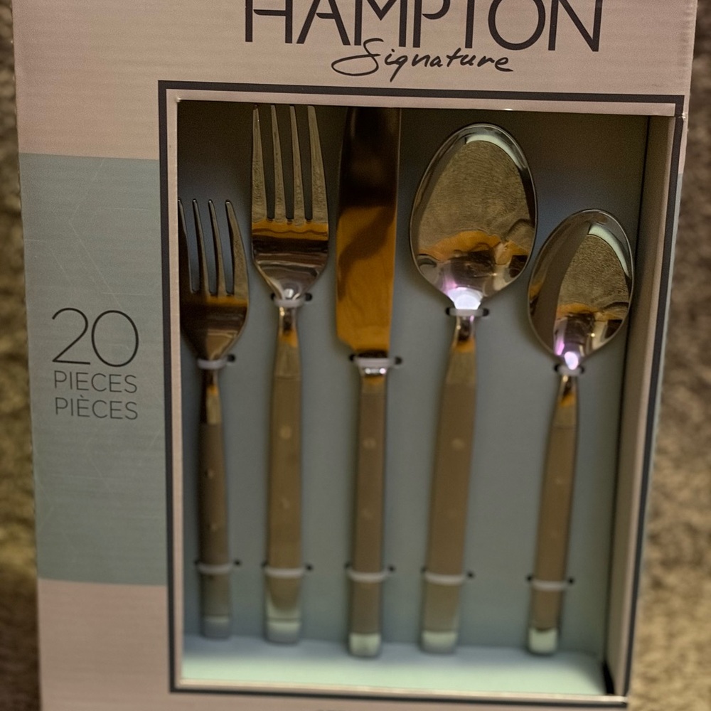 20-Piece Stainless Flatware Set in Polished Silver